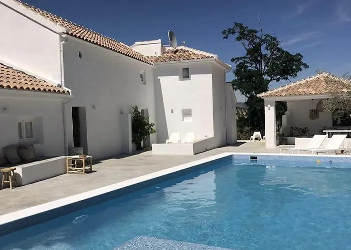 Вилла Vista Colinas Вильянуэва-де-Тапиа